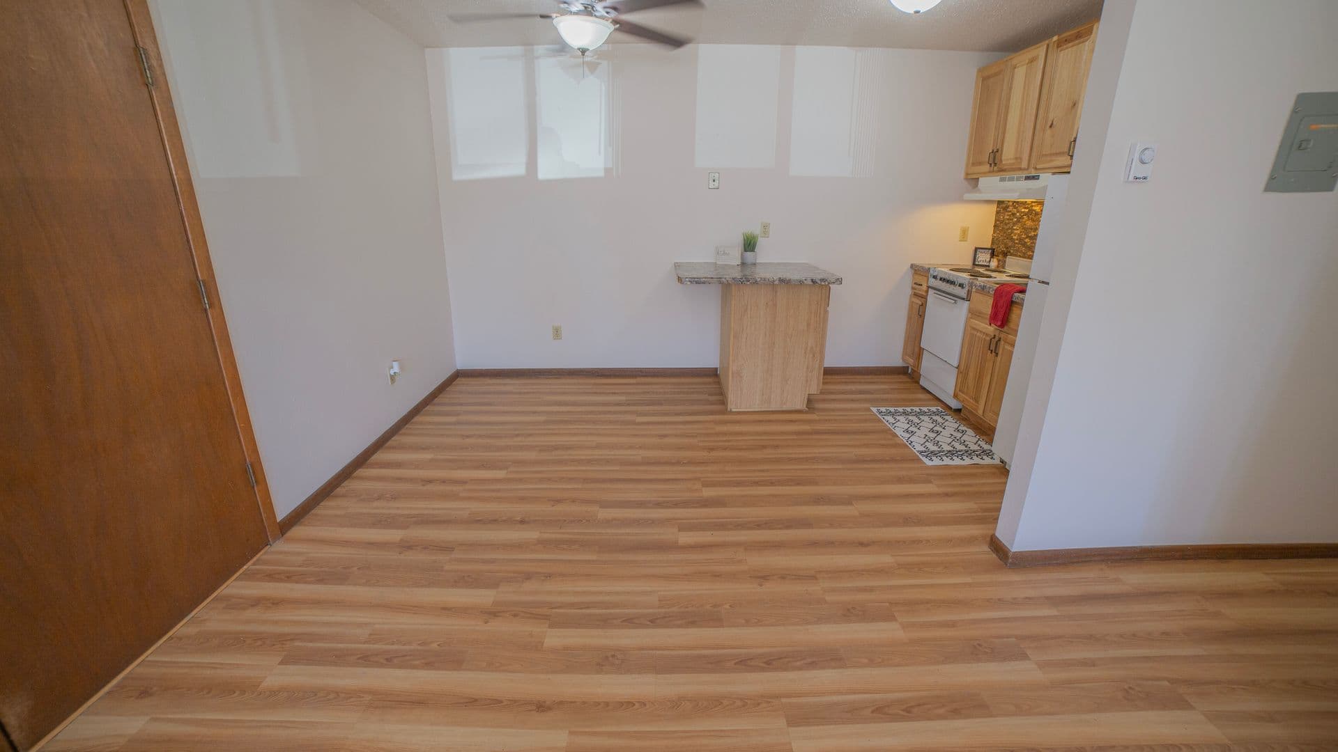 West Fargo Apartment: 925-926 9th Ave West