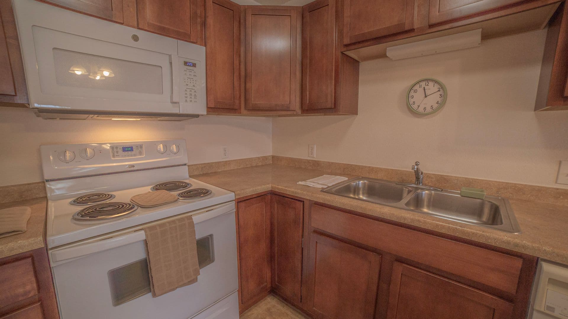 Moorhead Apartment: 800-810 41st Ave South