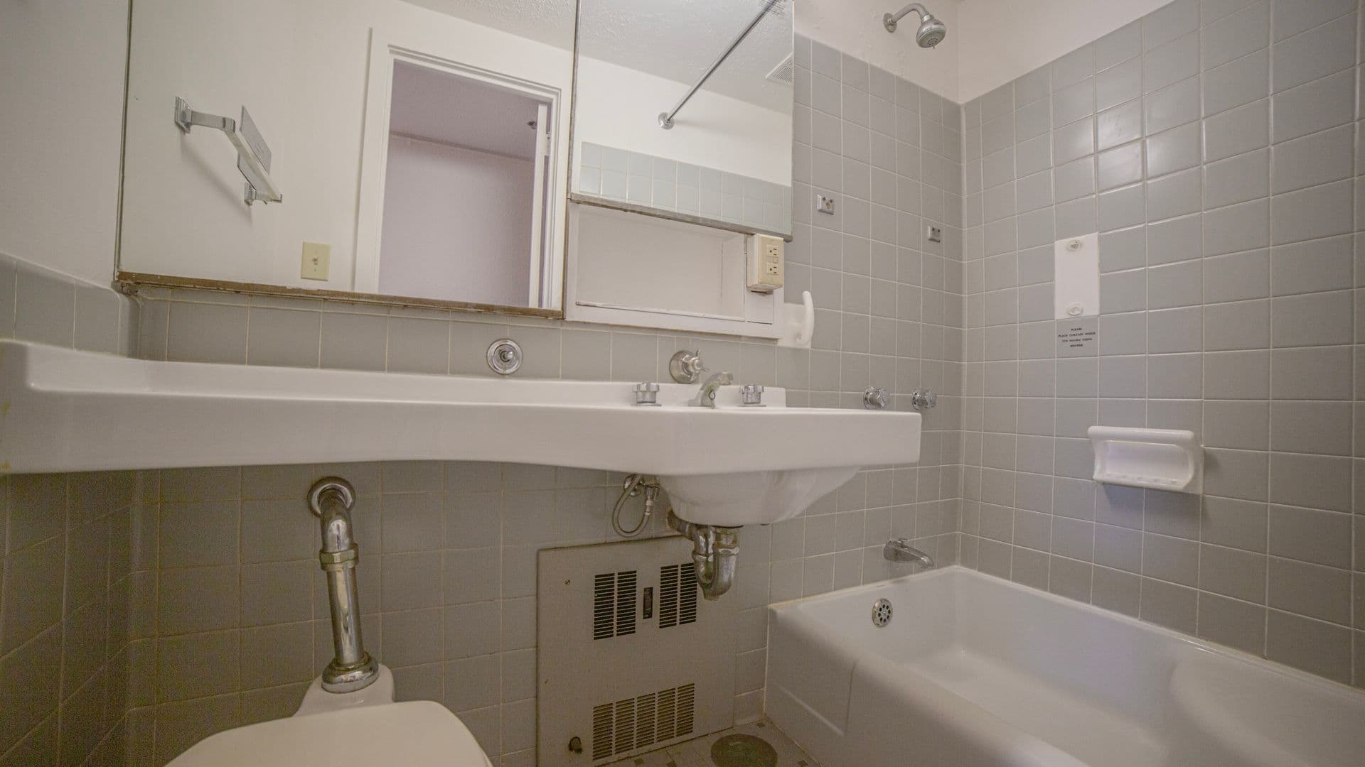 Fargo Apartment: 26 Robert St N.