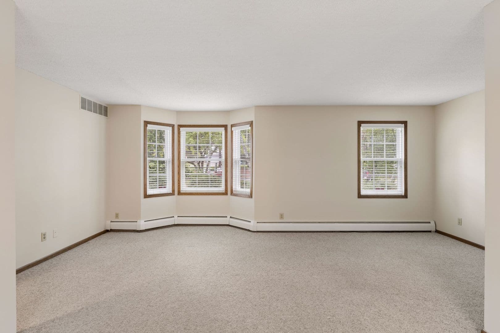 Excelsior Apartment: 603 Lake St