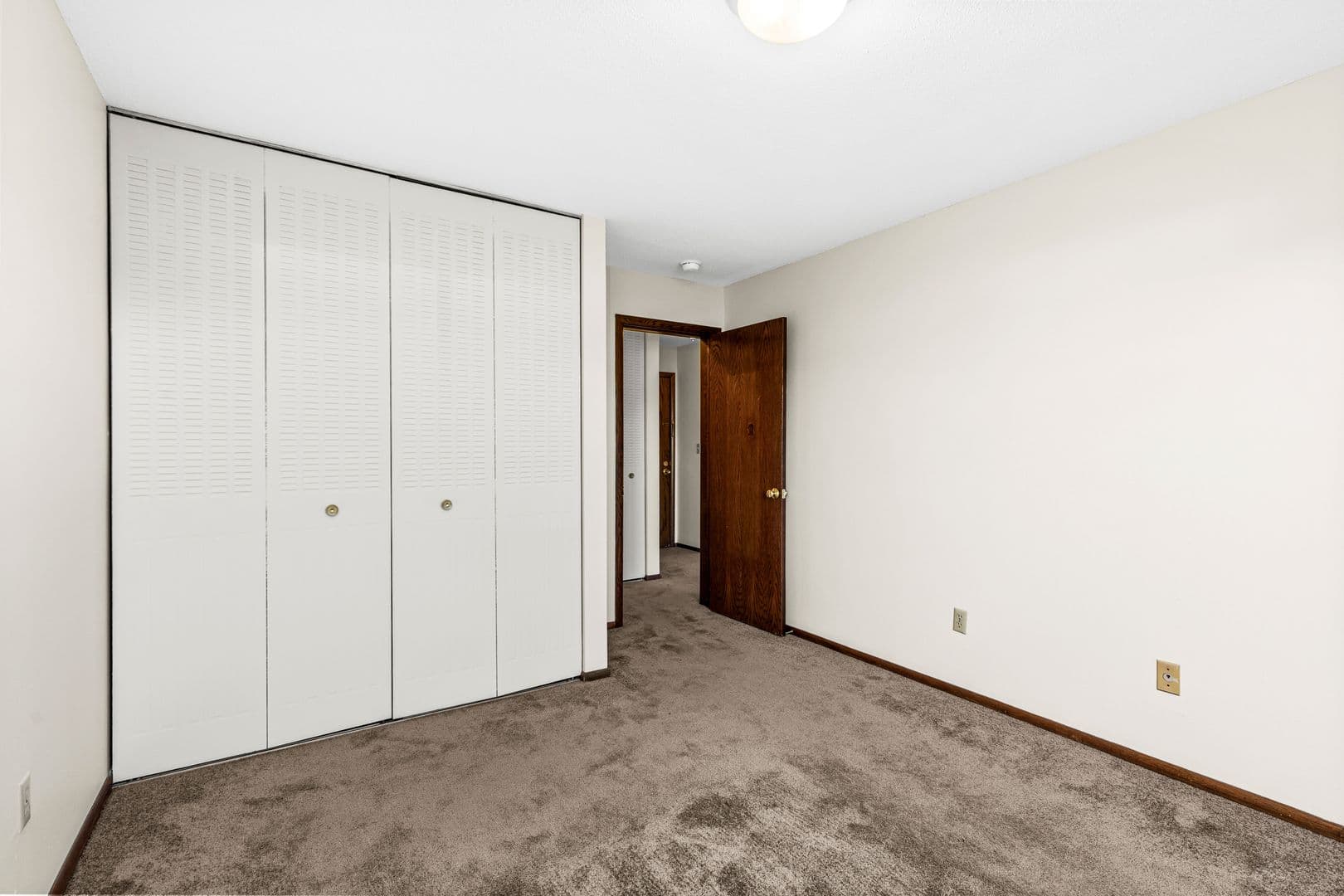 Duluth Apartment: 502 N. Oak Bend Dr