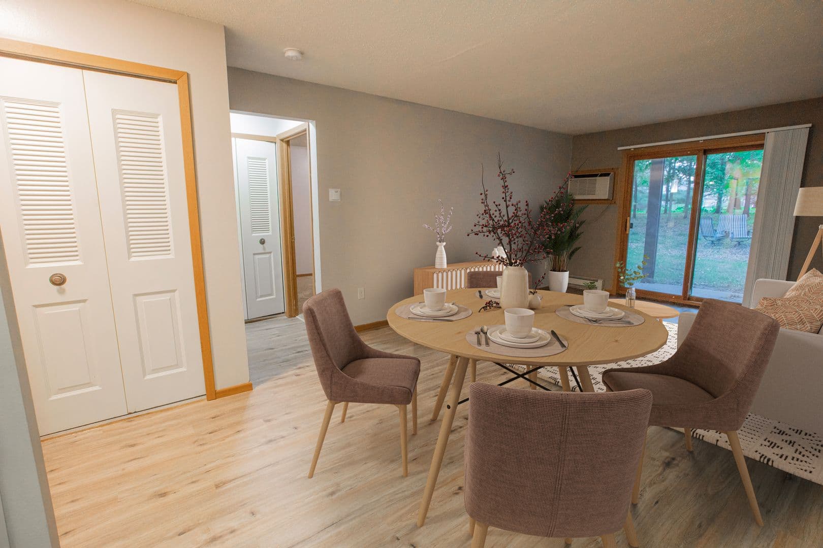 Northfield Apartment: 1910 Roosevelt Drive
