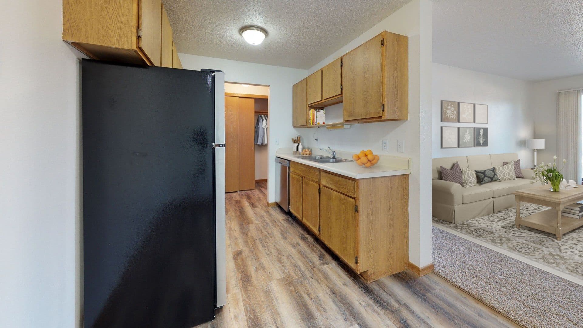 Hutchinson Apartment: 1095 Jefferson St. SE