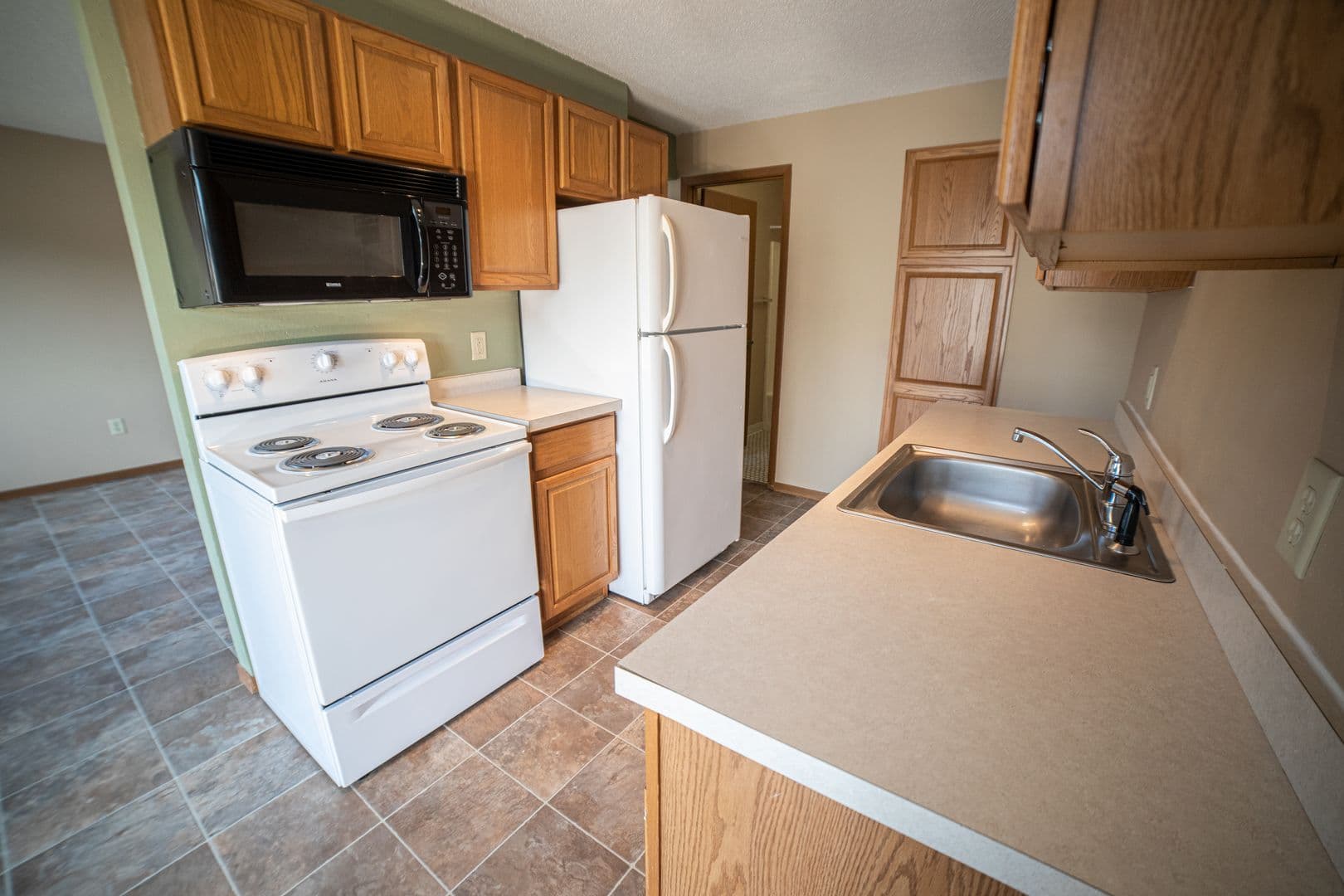 Northfield Apartment: 1401 Heritage Drive