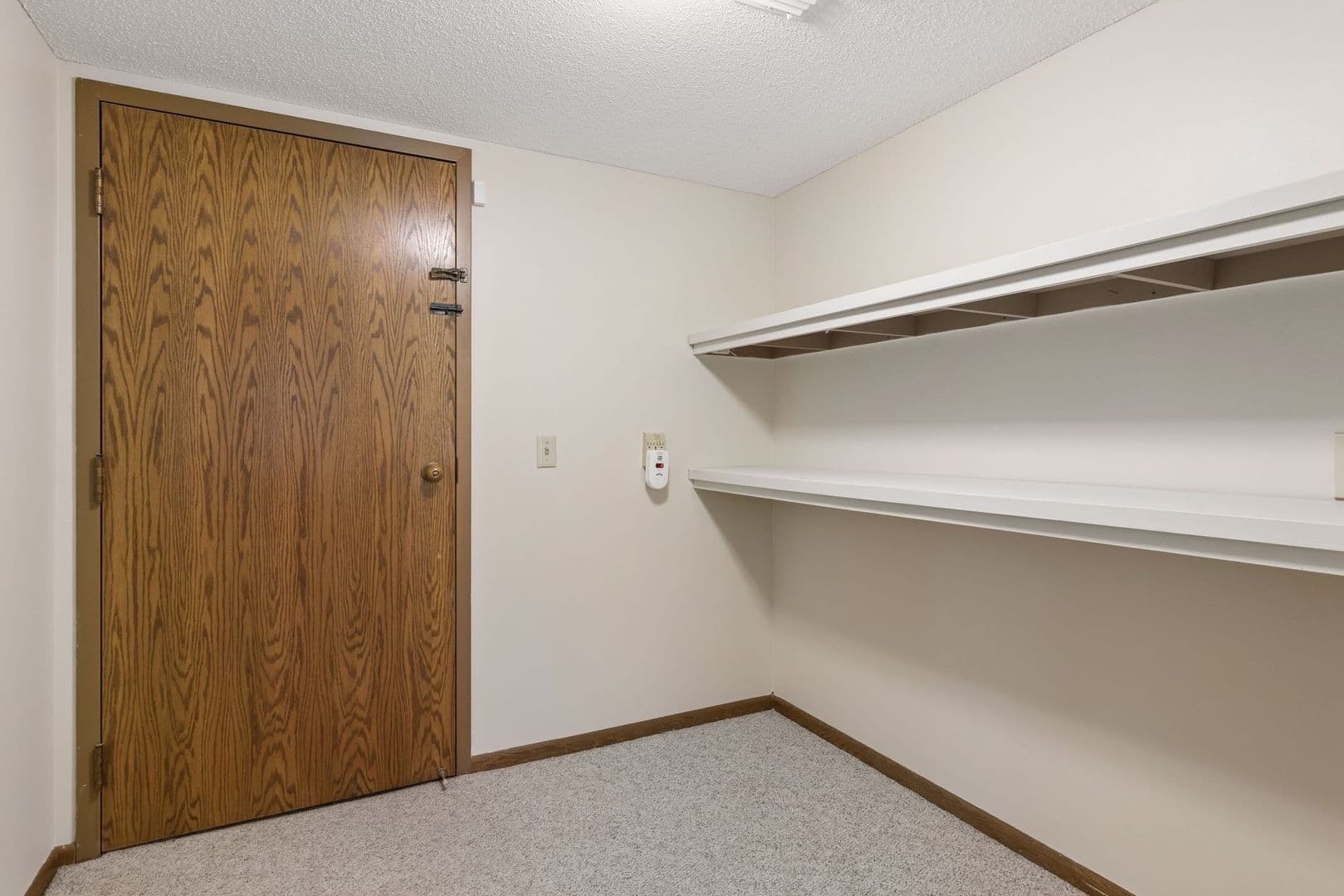 Excelsior Apartment: 603 Lake St