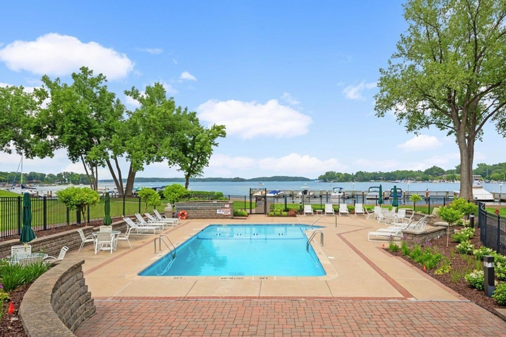 Excelsior Apartment: 603 Lake St