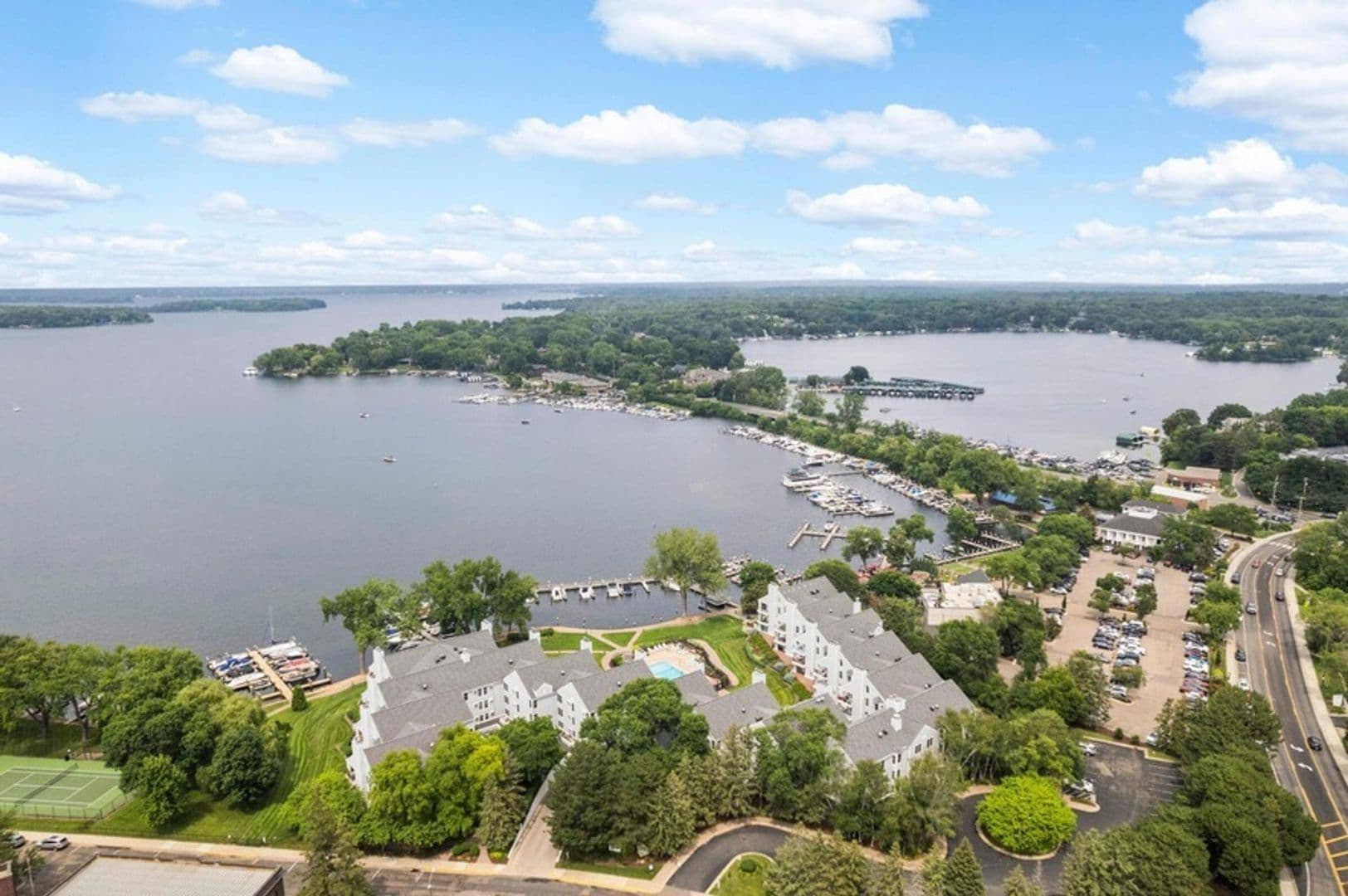 Excelsior Apartment: 603 Lake St