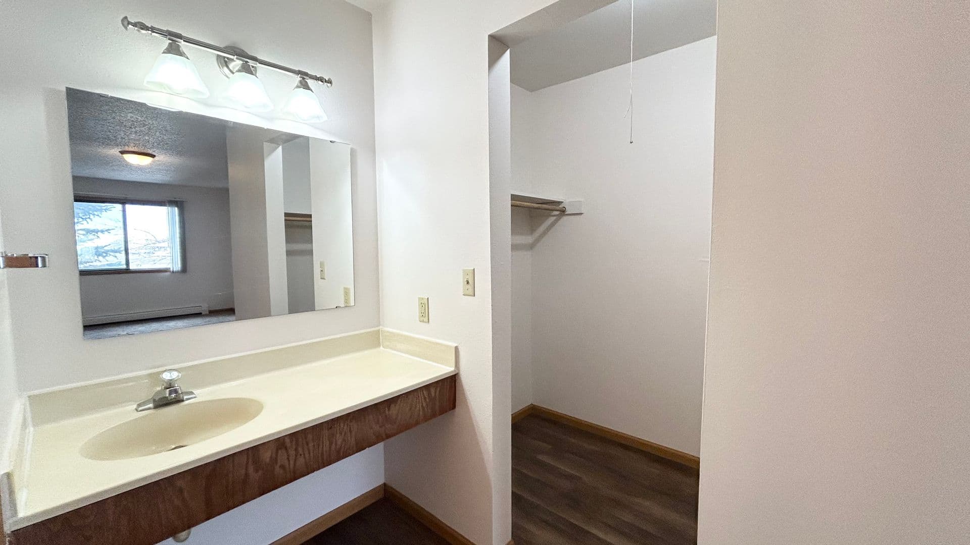 Fargo Apartment: 1717 40th St. SW