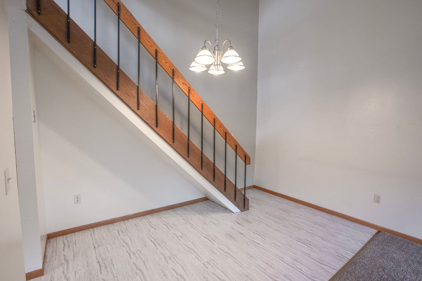 Duluth Apartment: 607 Kenwood Ave.