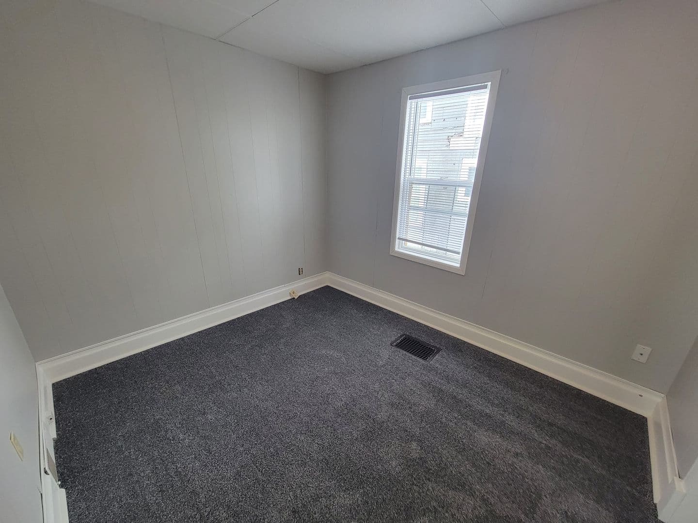 Duluth Apartment: 422 N 27th Ave W
