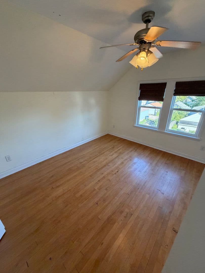 Duluth House: 1310 E 10th St