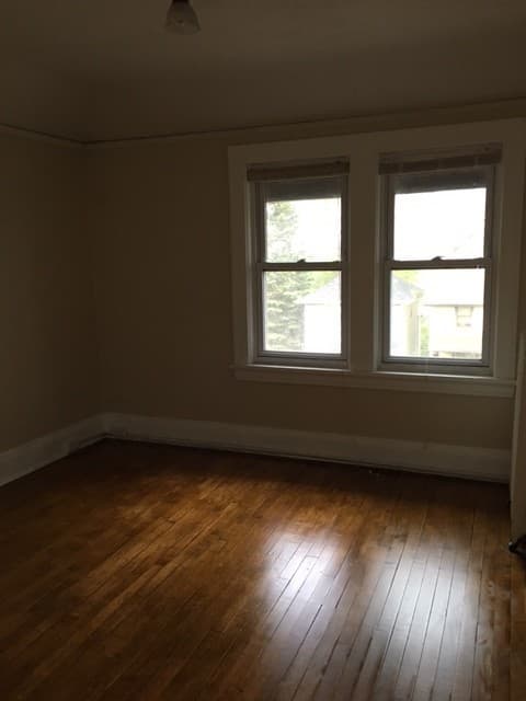 Duluth House: 923 E 8th Street