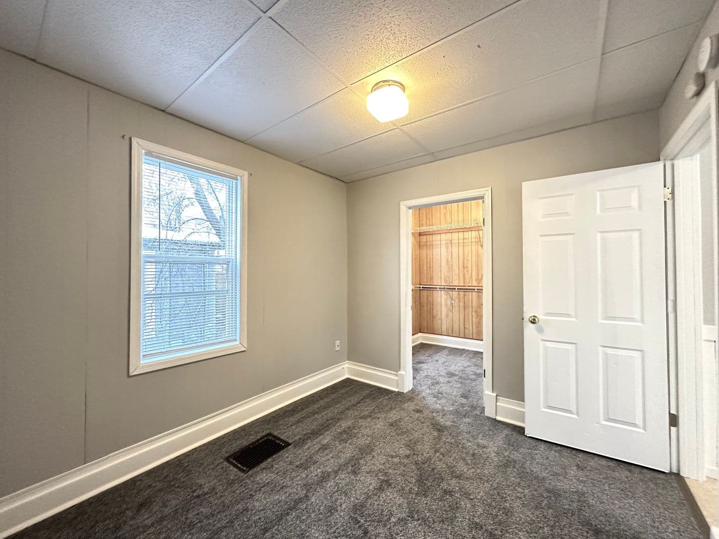 Duluth Apartment: 422 N 27th Ave W