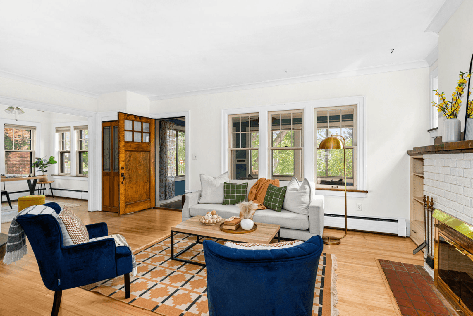 Duluth House: 2327 E 4th St