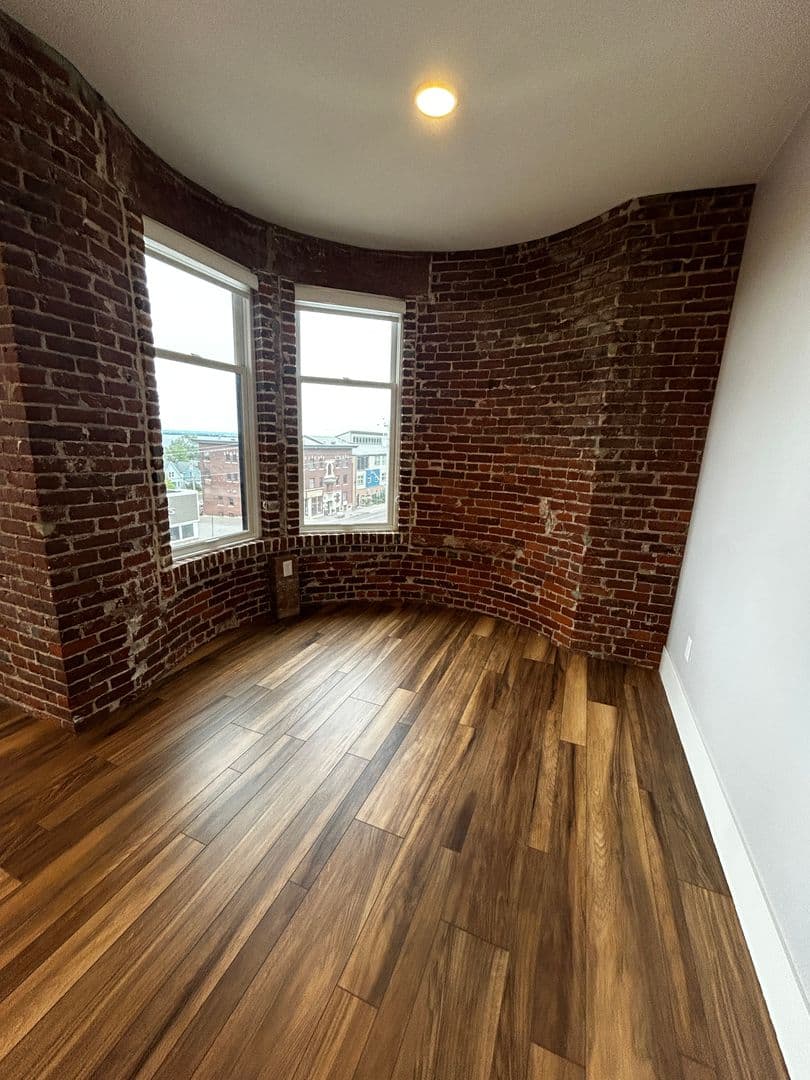 Duluth Apartment: 1509 E Superior Street