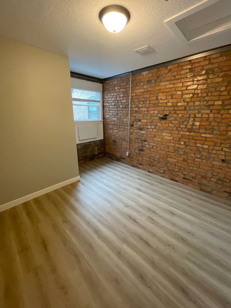 Duluth Apartment: 627 E 4th Street