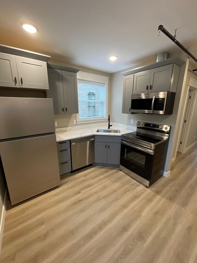 Duluth Apartment: 627 E 4th Street