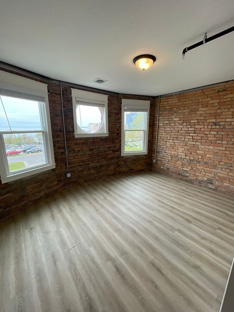 Duluth Apartment: 627 E 4th Street