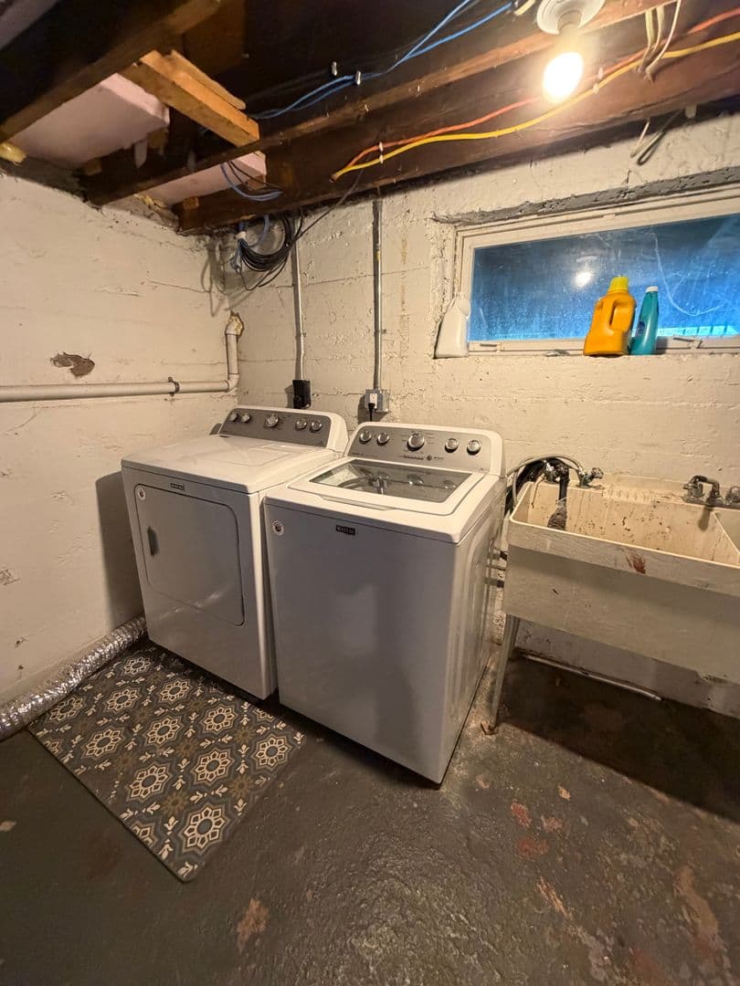 Duluth House: 1310 E 10th St