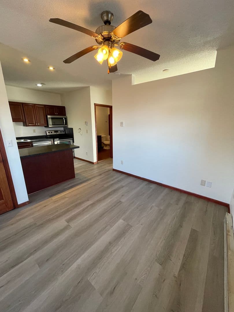Superior Apartment: 1511-1513 Logan Ave