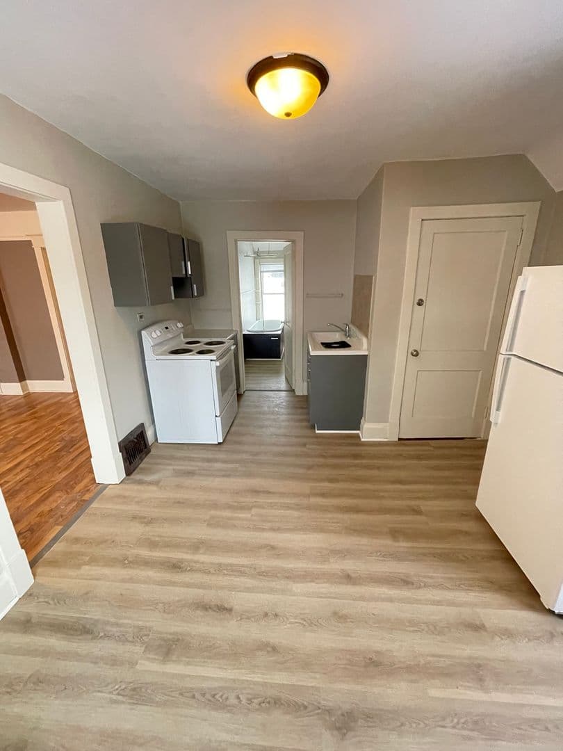 Duluth Apartment: 606 N 60th Ave W