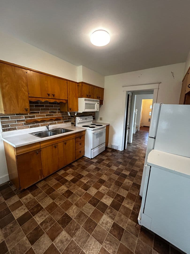 Duluth Apartment: 102 - 104 Morley Pkwy