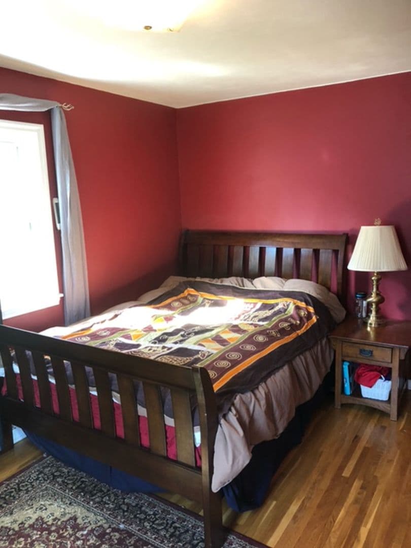 Duluth House: 901 W 6th St