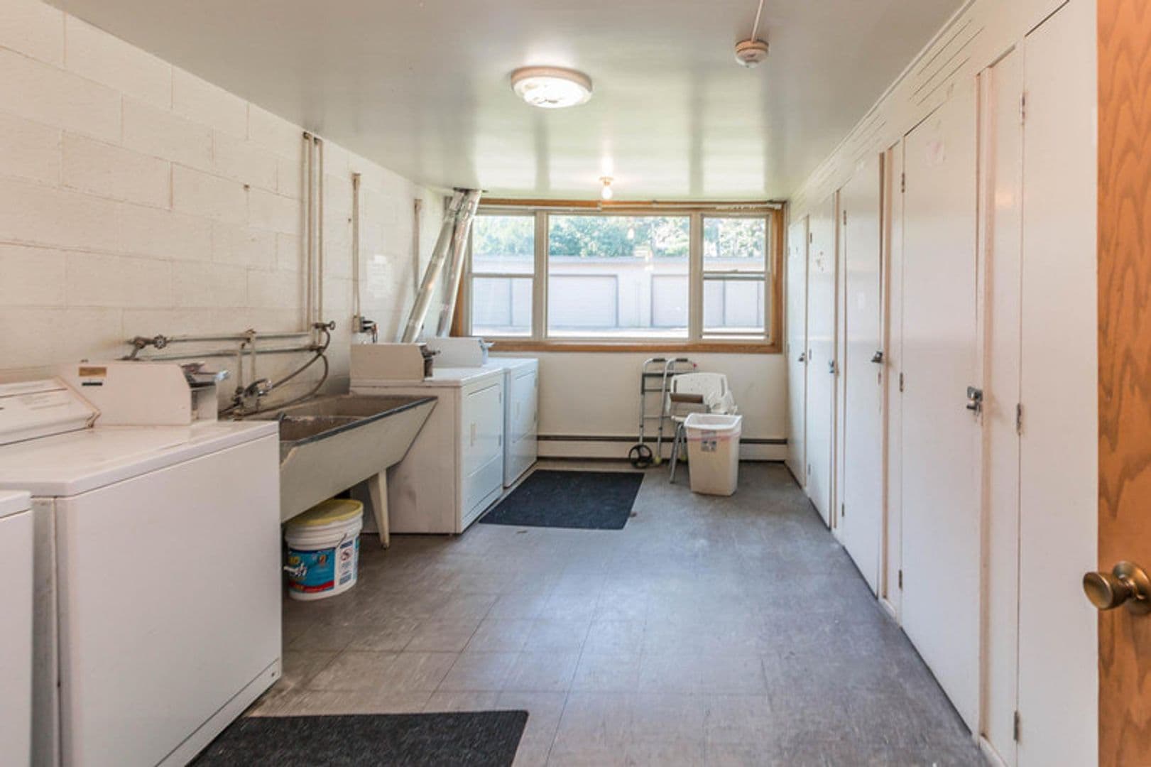 Duluth Apartment: 25 W Redwing St