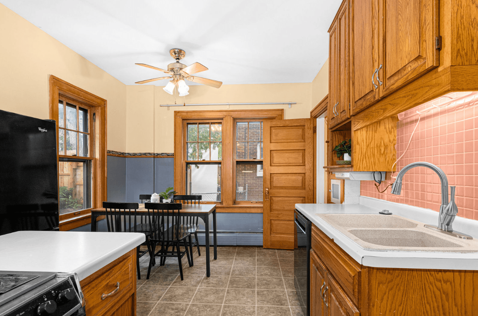 Duluth House: 2327 E 4th St