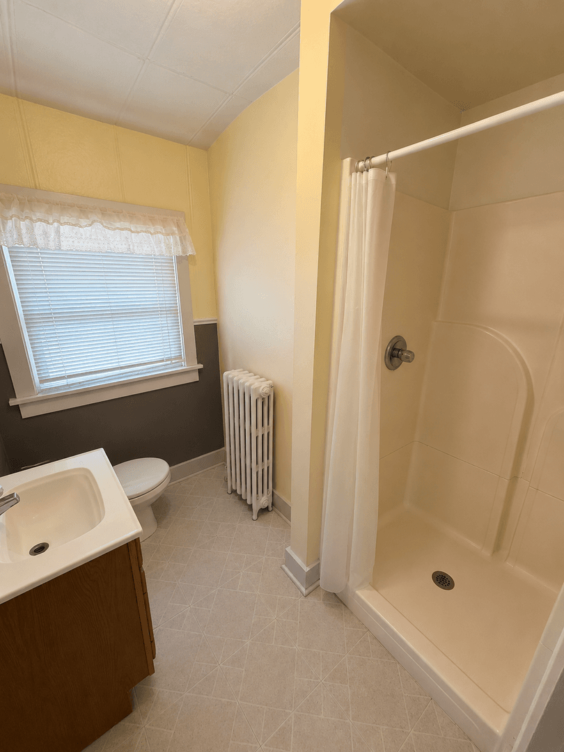 Duluth Apartment: 4428 E Superior St