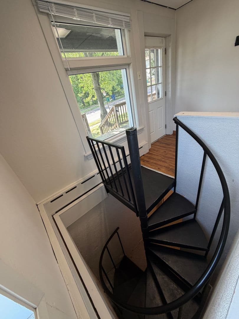 Duluth Apartment: 902 N 11th Ave E
