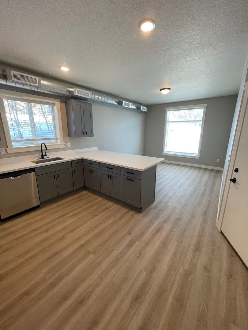 Duluth Apartment: 417-419 N 2nd Ave E