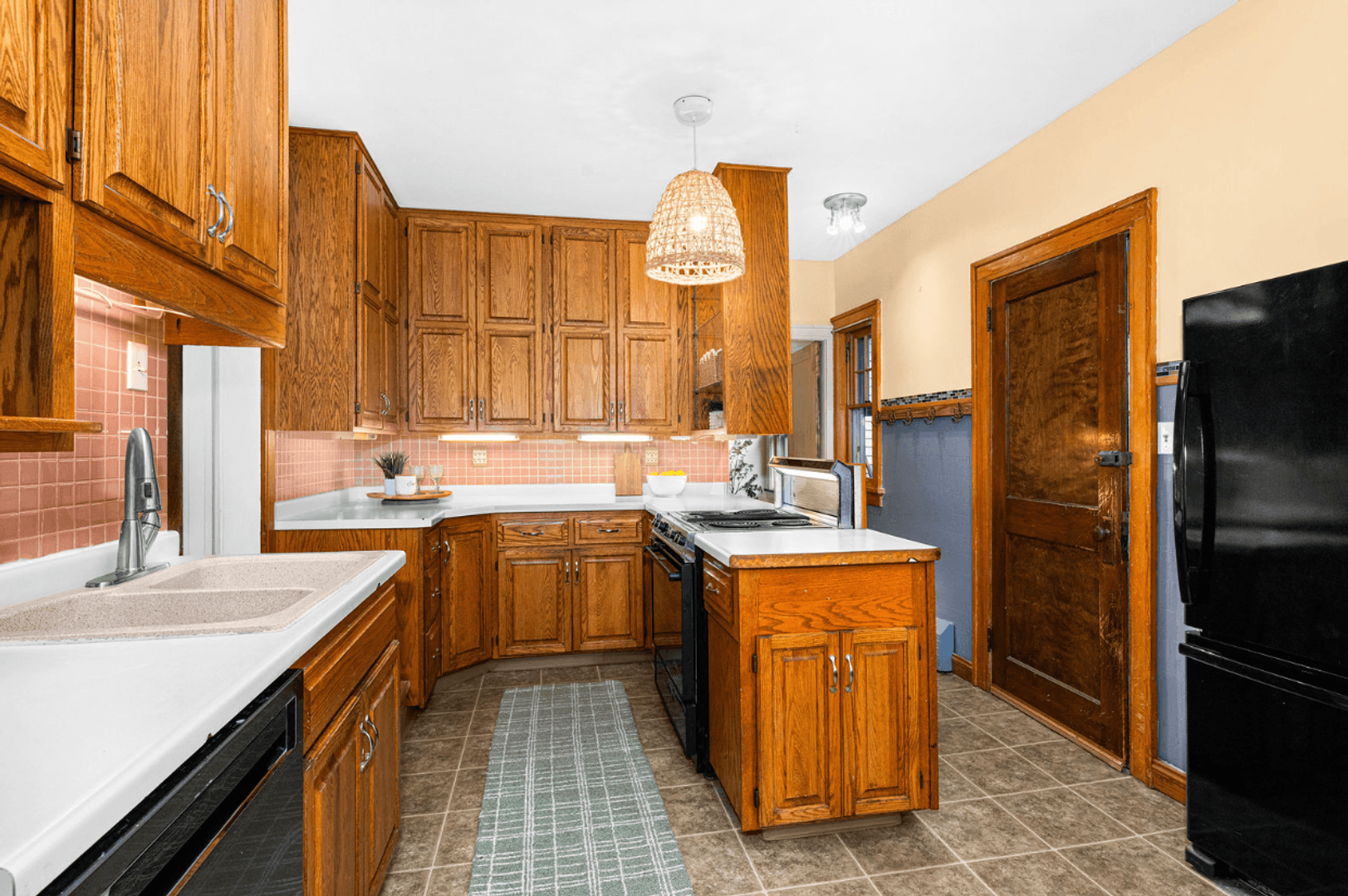 Duluth House: 2327 E 4th St