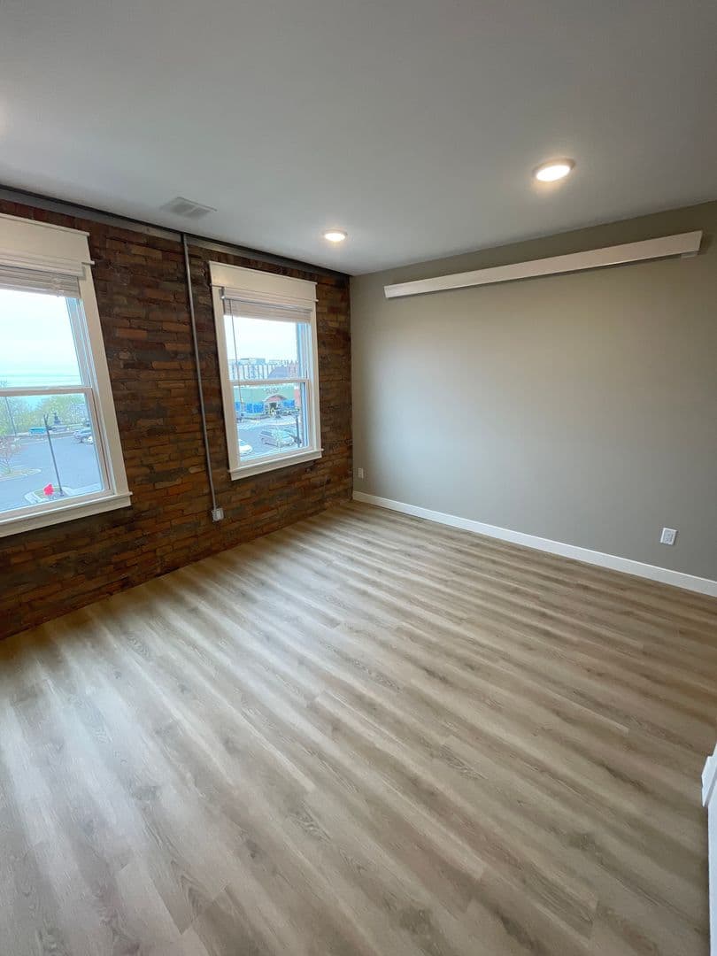 Duluth Apartment: 627 E 4th Street