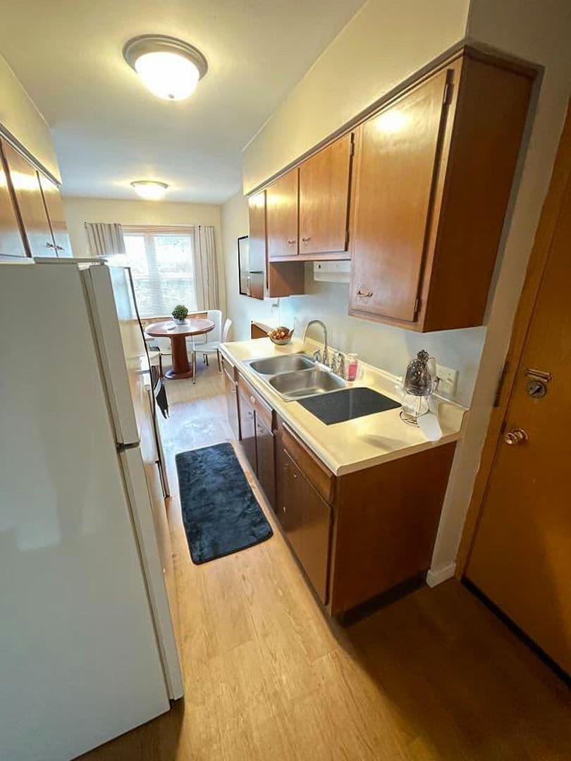 Duluth Apartment: 25 W Redwing St