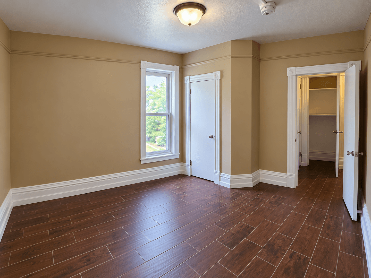 Duluth Apartment: 421 N 1st Ave W