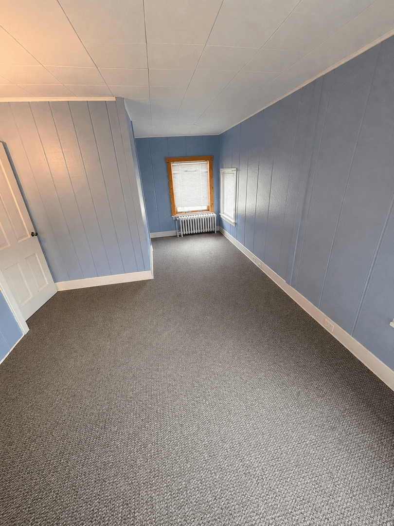 Duluth Apartment: 4428 E Superior St