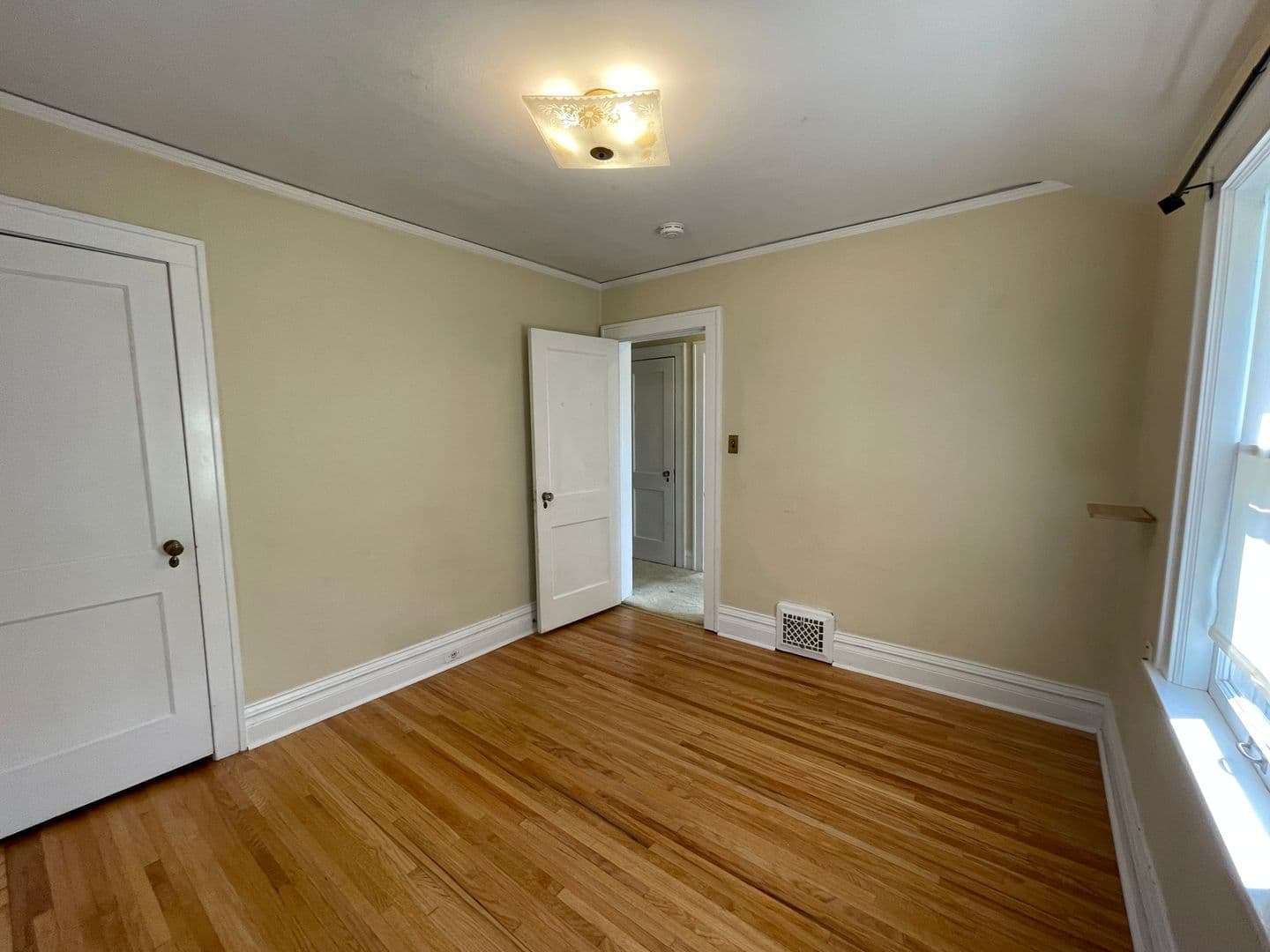 Duluth House: 226 W Kent Road