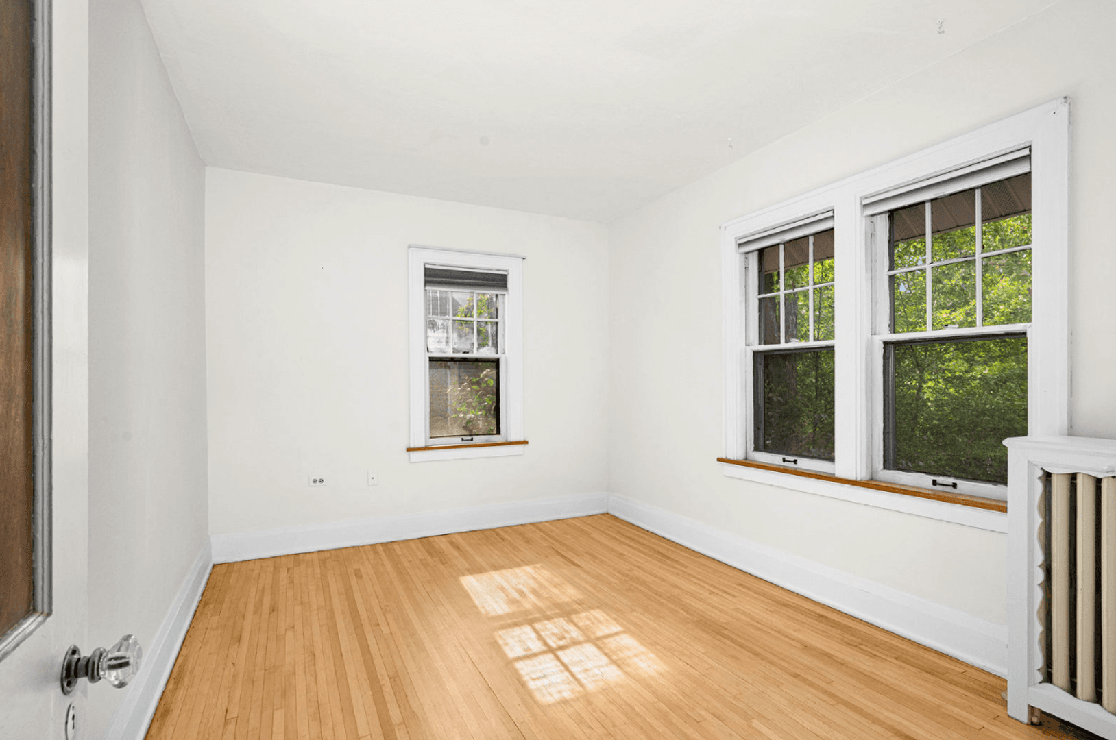 Duluth House: 2327 E 4th St