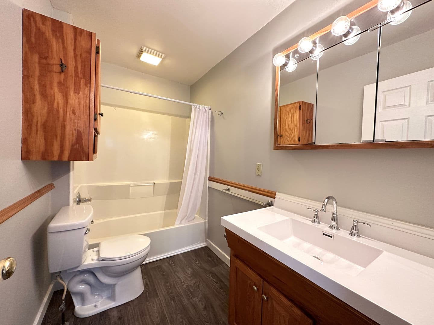 Duluth Apartment: 422 N 27th Ave W