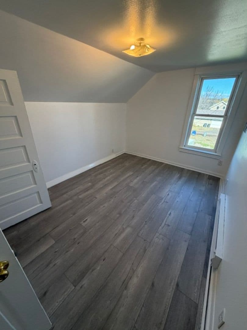 Proctor Apartment: 143 2nd St
