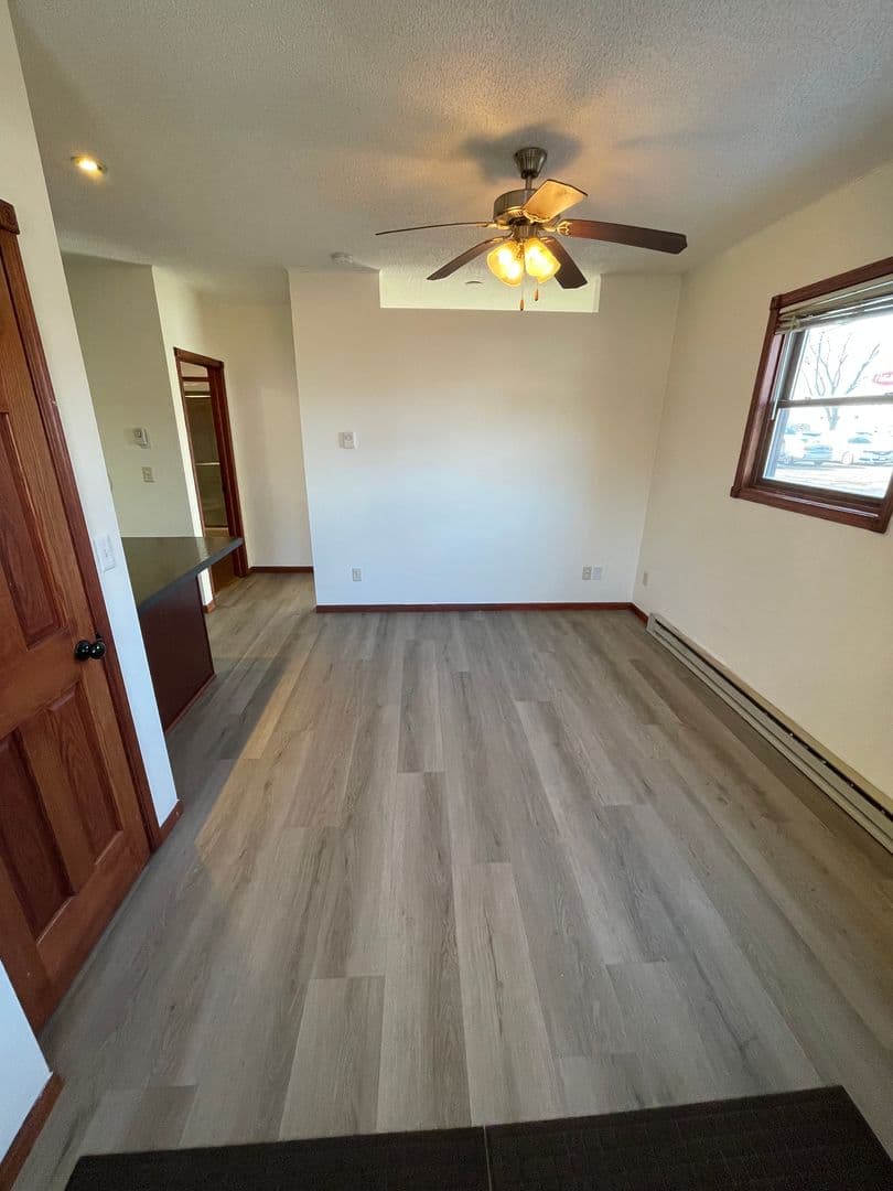 Superior Apartment: 1511-1513 Logan Ave