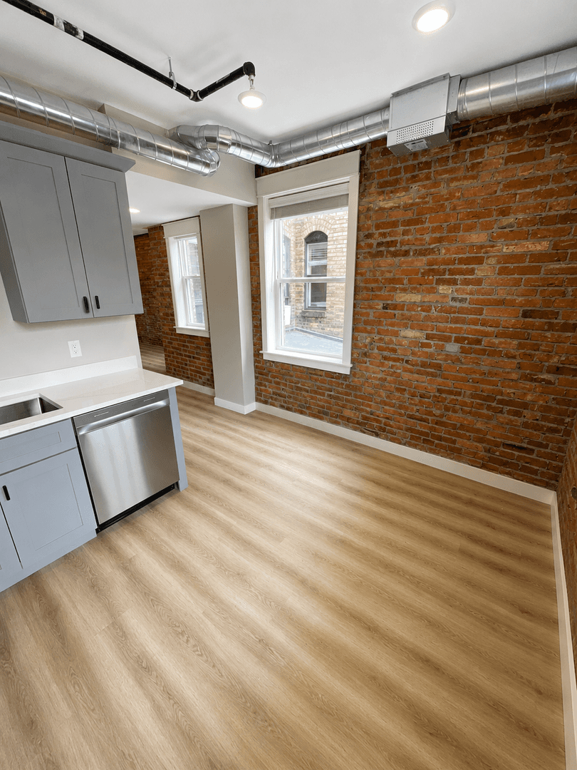 Duluth Apartment: 627 E 4th Street