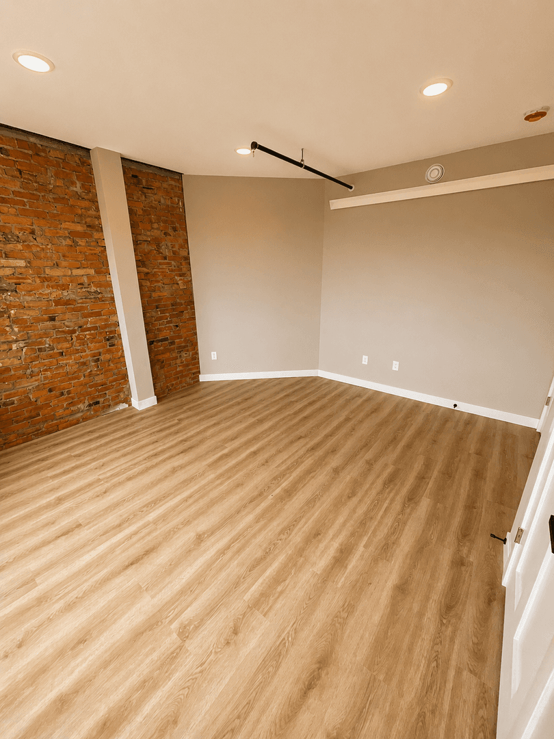 Duluth Apartment: 627 E 4th Street