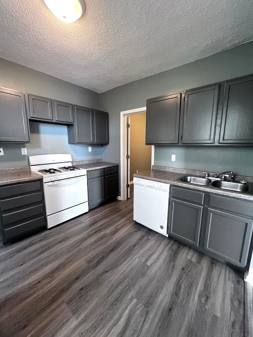 Duluth Apartment: 208 Piedmont Ave