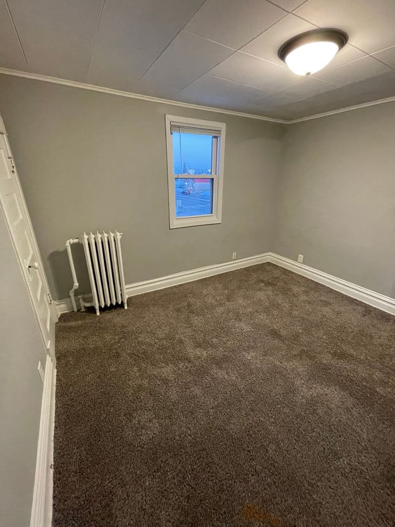 Superior House: 1205 Belknap St