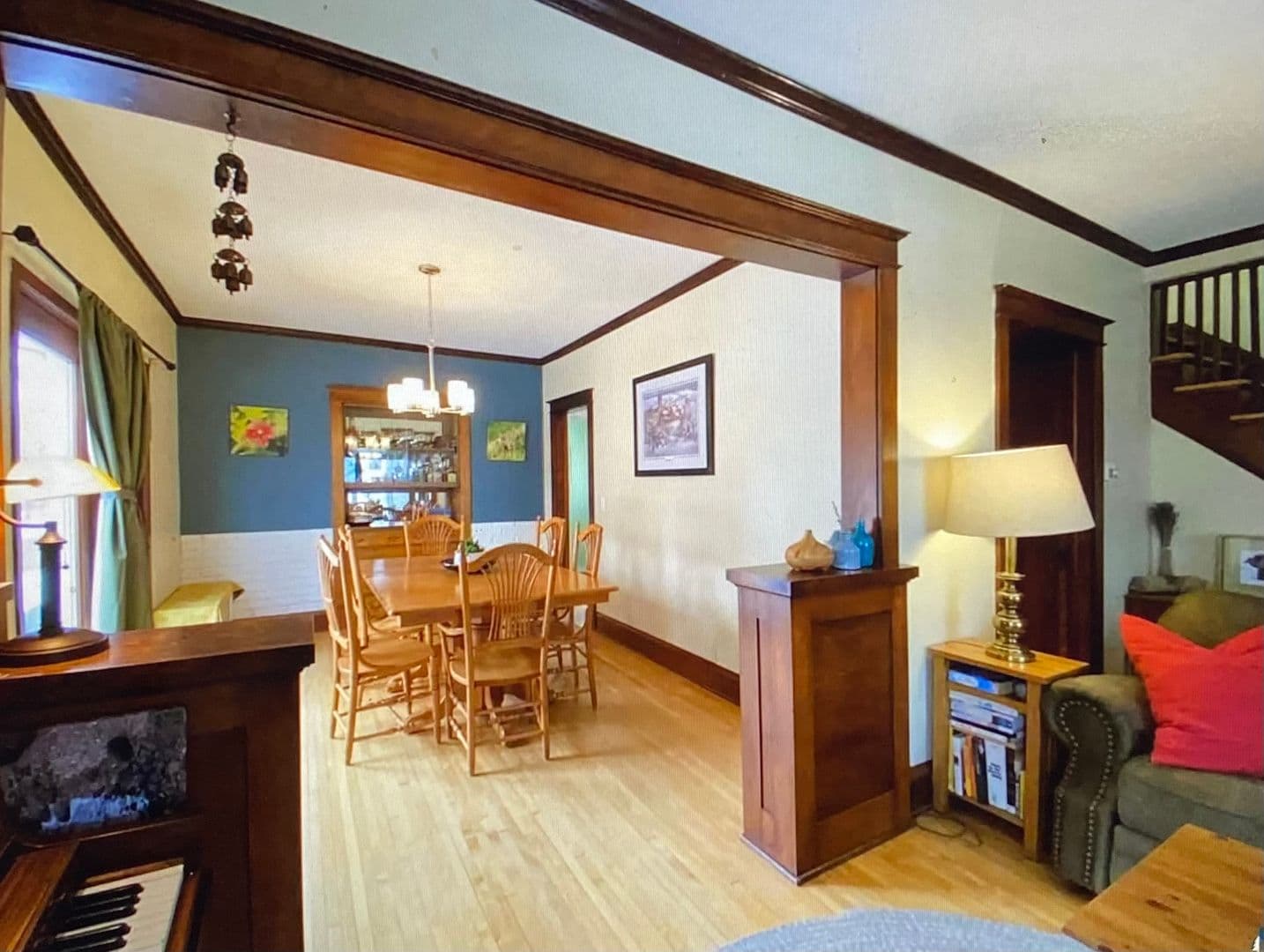 Duluth House: 123 East Winona Street