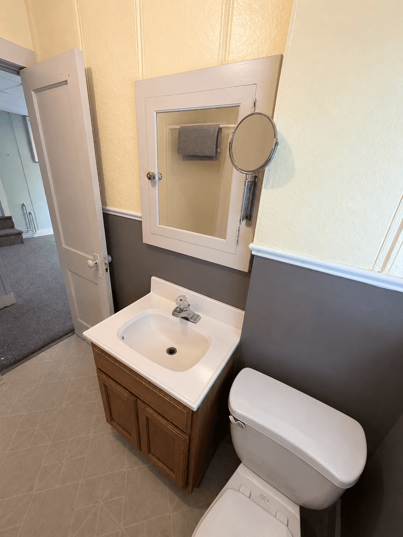 Duluth Apartment: 4428 E Superior St