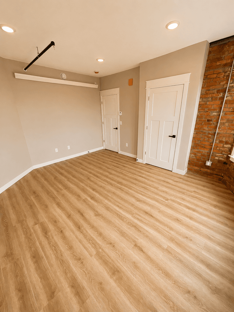 Duluth Apartment: 627 E 4th Street