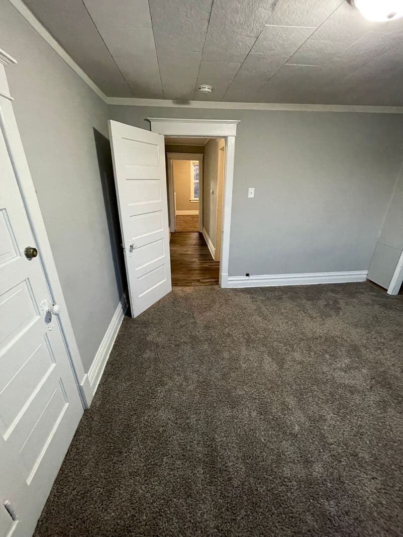 Superior House: 1205 Belknap St